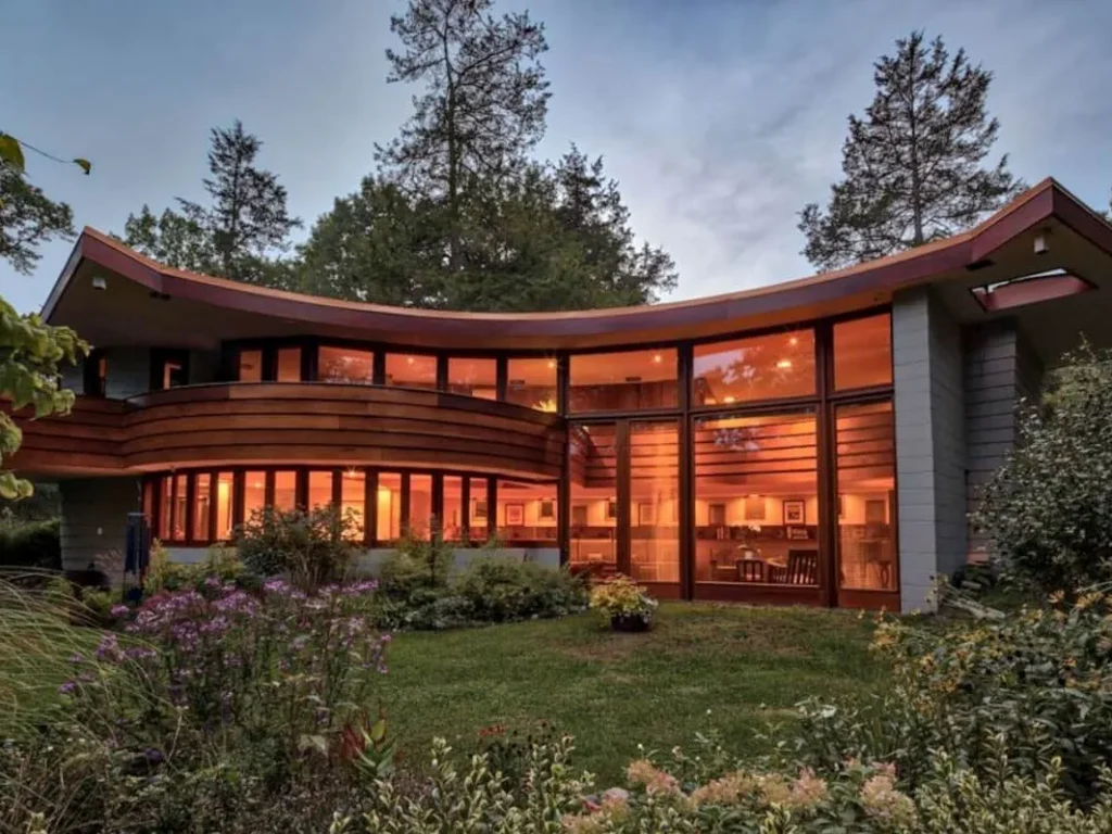 rent a frank lloyd wright home in michigan